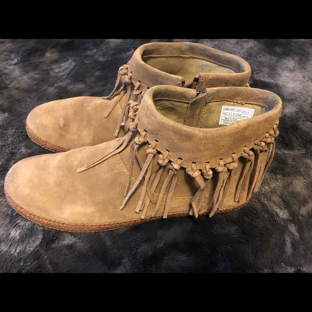 Size 9 Fringe Uggs